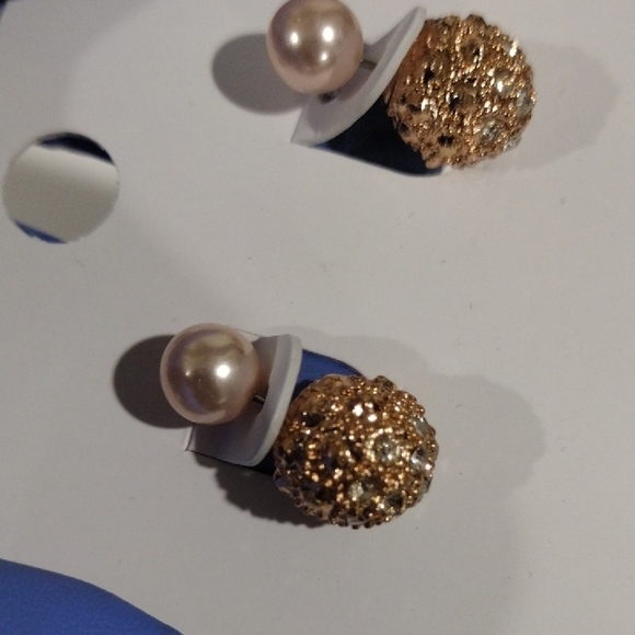 Pearl & Gold Textured Stud Earrings – Double-Sided Statement Jewelry For Women - Picture 5 of 7